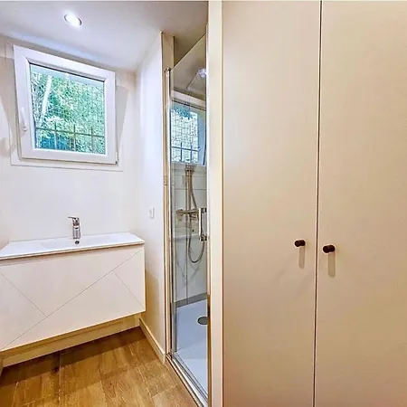 - 2 Suites, Air Conditioning, Beaches And Walk To Center * Cannes