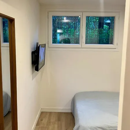 - 2 Suites, Air Conditioning, Beaches And Walk To Center Apartment