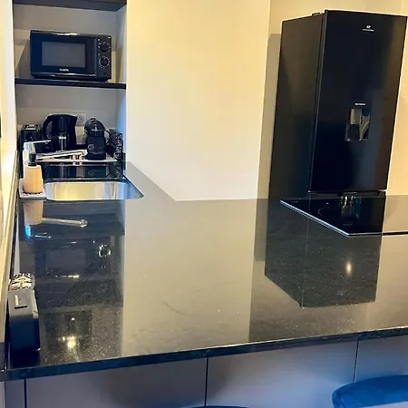 - 2 Suites, Air Conditioning, Beaches And Walk To Center Apartment *