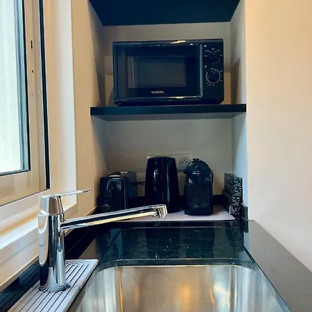 - 2 Suites, Air Conditioning, Beaches And Walk To Center *